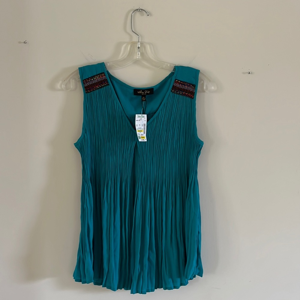 Sleeveless pleated surf blue Top
